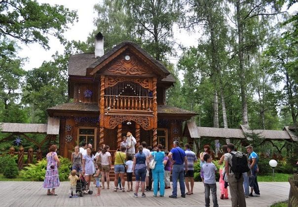 Поместье белорусского Деда Мороза в Каменюках (Беловежская пуща)