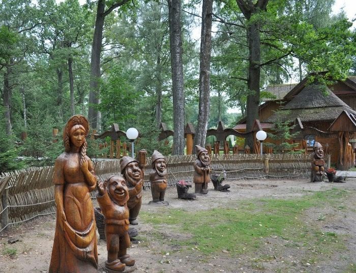 Поместье белорусского Деда Мороза в Каменюках (Беловежская пуща)