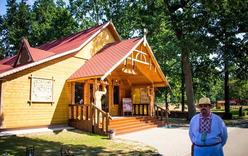 Поместье белорусского Деда Мороза в Каменюках (Беловежская пуща)