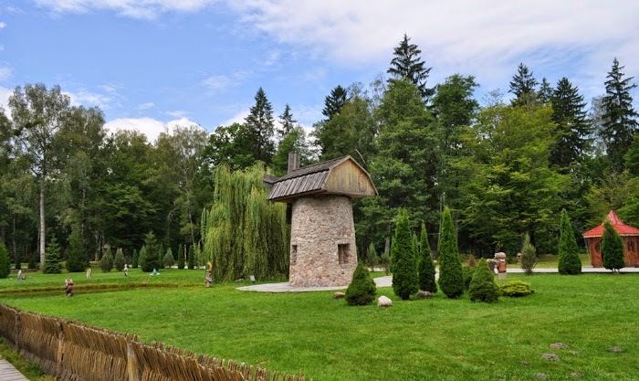 Поместье белорусского Деда Мороза в Каменюках (Беловежская пуща)