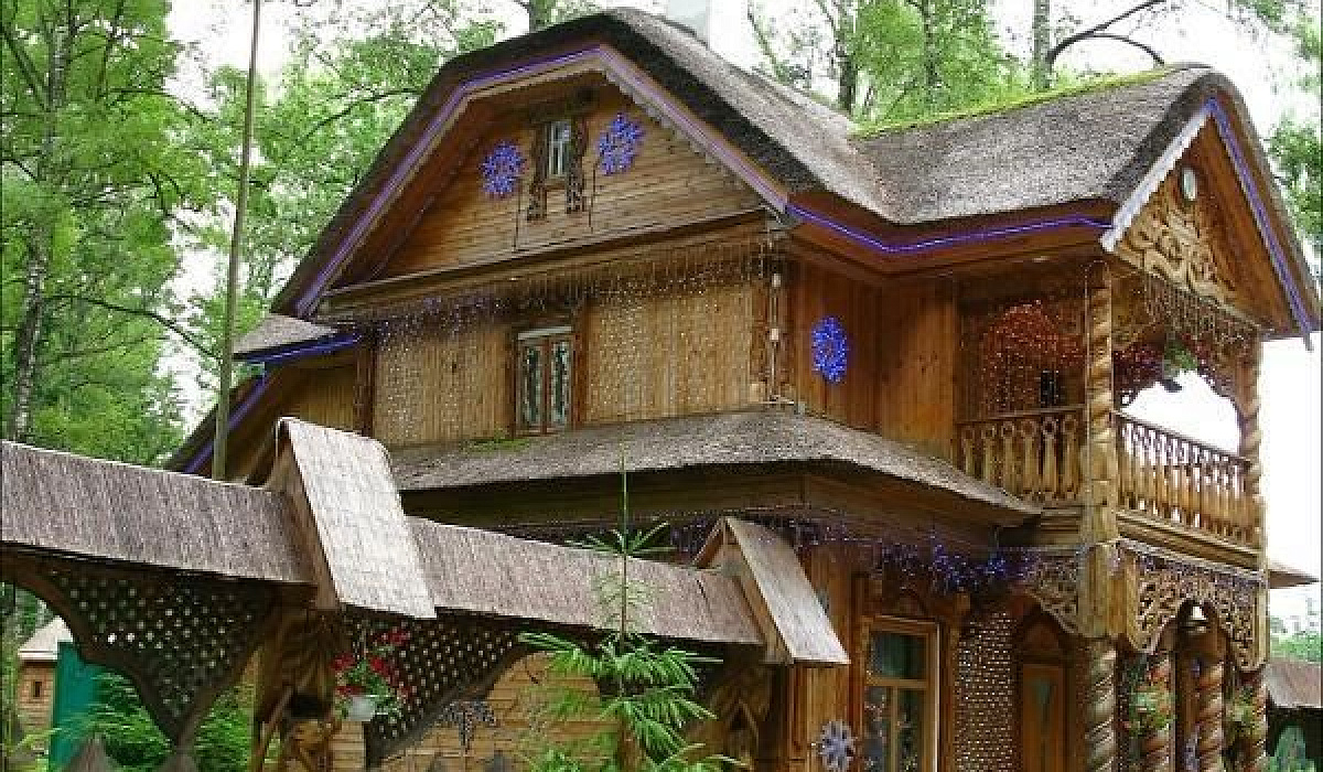 Поместье белорусского Деда Мороза в Каменюках (Беловежская пуща)
